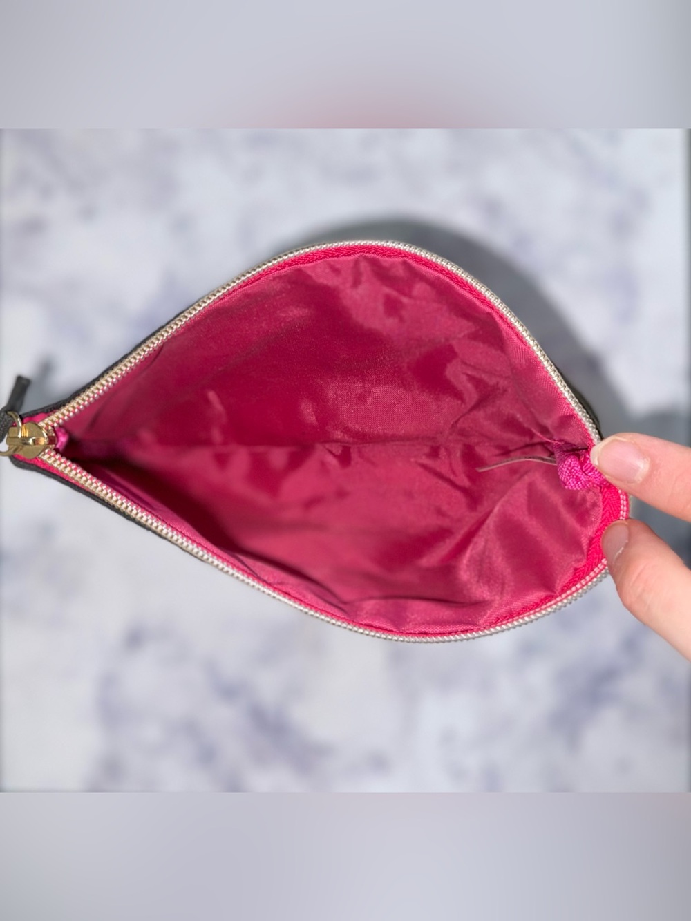 NWOT Too Faced Makeup Cosmetic Bag Kiss Print Black Pink Canvas Zip Pouch - Picture 3 of 3